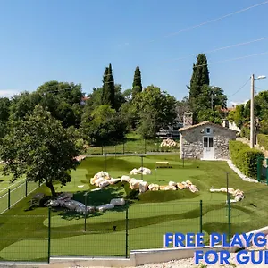 https://apartments-grota.in-istria.net